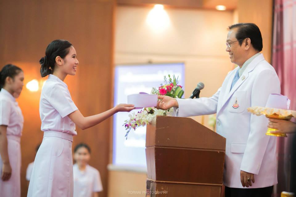 พิธีมอบหมวก เข็มสัญลักษณ์และตะเกียงไนติงเกล ปี2557 (มหาวิทยาลัยเทคโนโลยีสุรนารี)