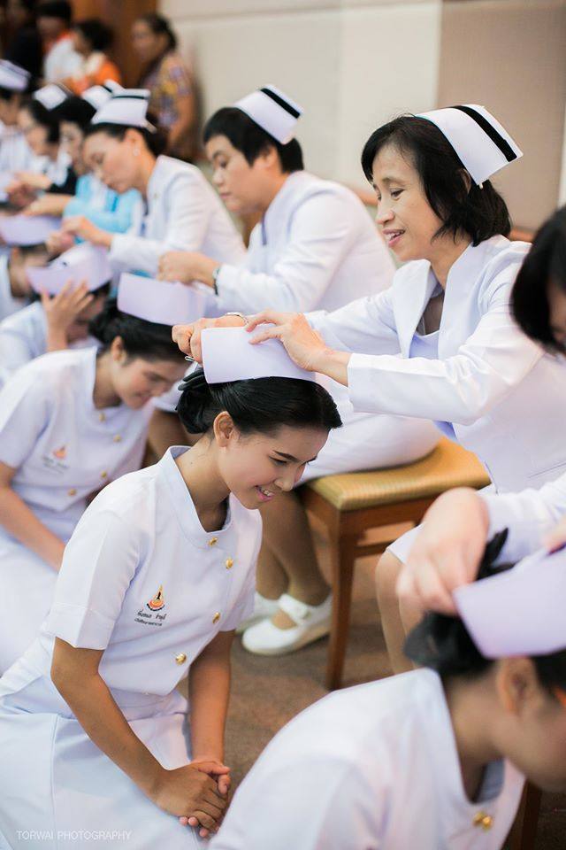 พิธีมอบหมวก เข็มสัญลักษณ์และตะเกียงไนติงเกล ปี2557 (มหาวิทยาลัยเทคโนโลยีสุรนารี)