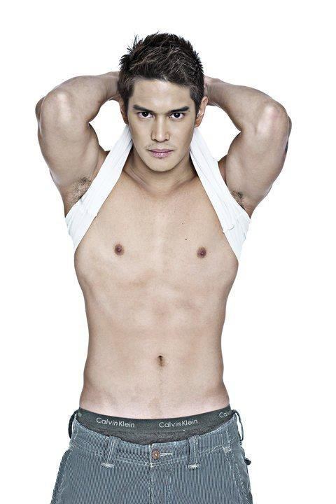 เพิ่มเติมกับ Luis Alandy (นี่บอกชื่อเลย) นายแบบที่ไปโผล่คลองเตย พ่อค้าเขียงหมู