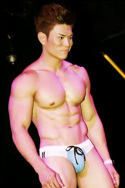 ถอดโชว์เรือนร่าง 580