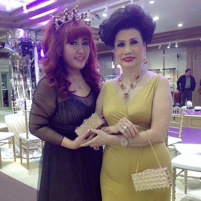 ปู ไปรยา @Misstine กระเป๋าราตรีระดับโลก สู่เเป้งตลับสุดหรูหรา!!