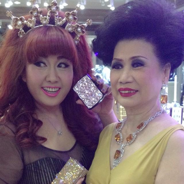 ปู ไปรยา @Misstine กระเป๋าราตรีระดับโลก สู่เเป้งตลับสุดหรูหรา!!