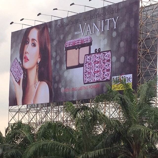 ปู ไปรยา @Misstine กระเป๋าราตรีระดับโลก สู่เเป้งตลับสุดหรูหรา!!