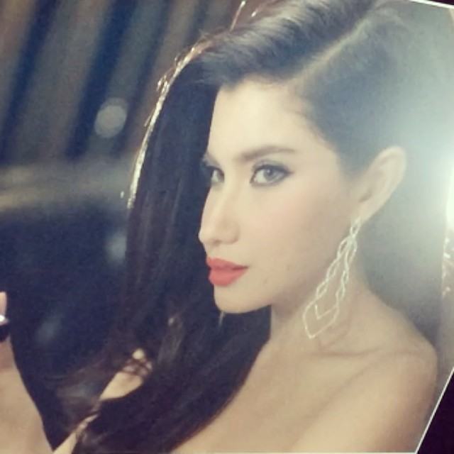 ปู ไปรยา @Misstine กระเป๋าราตรีระดับโลก สู่เเป้งตลับสุดหรูหรา!!