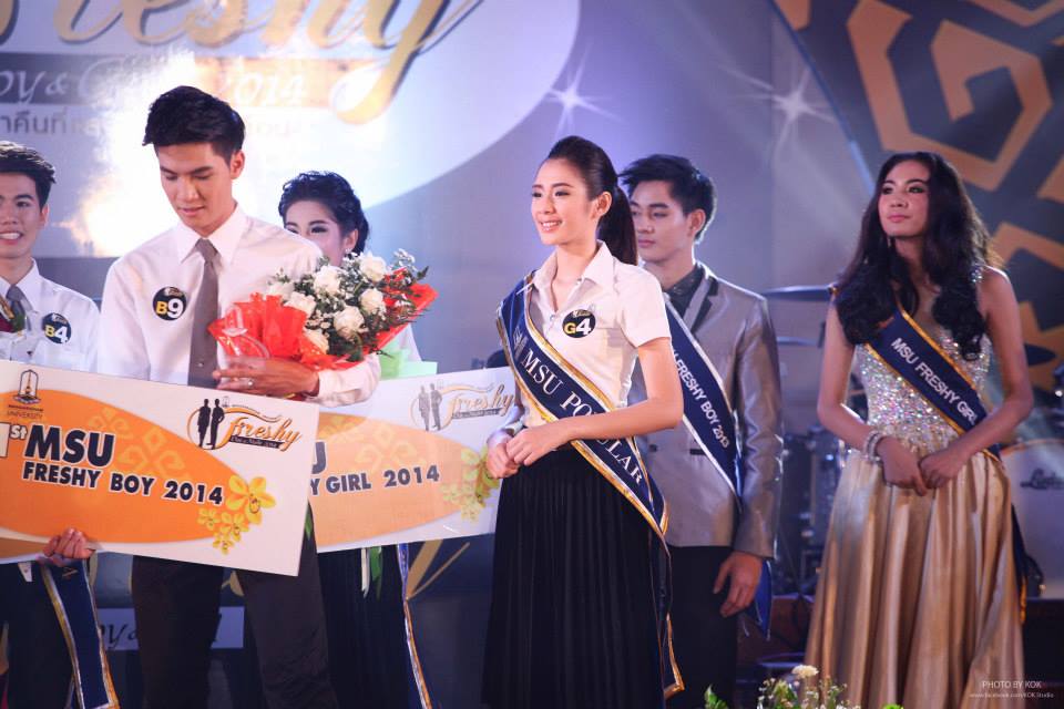 ค่ำคืนที่ดาวเคียงเดือน Freshy Boys & Girl 2014วันที่30สิงหาคม2557 อาคารพละศึกษา มหาวิทยาลัยมหาสารคาม