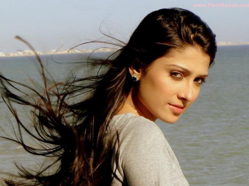 Ayeza khan (Aiza)