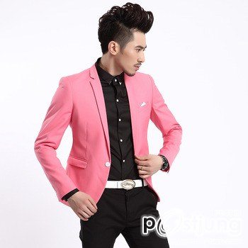 แฟชั่นสูทชมพูสำหรับชายหนุ่ม