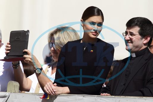 นางงามจักรวาล 2013 เข้าเฝ้าพระสันตะปาปา ฟรานซิส ที่นครวาติกัน