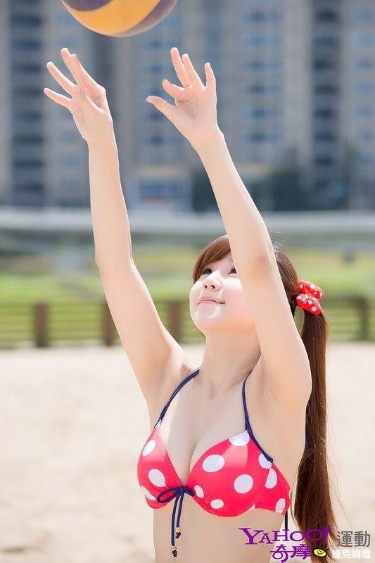 เซ็กซี่!! ทีมวอลเลย์บอลสาวสวยริมหาด