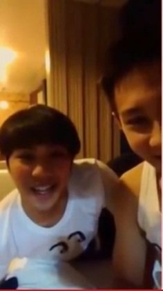 สองคนน่ารักดี