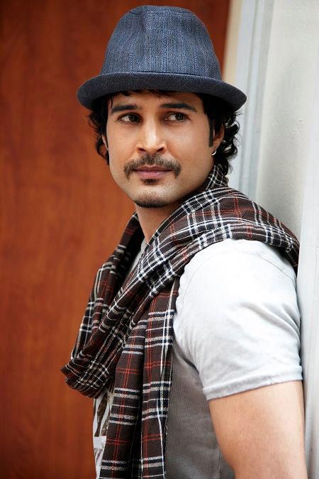 พระเอก - นางเอกสุดฮอตของบอลลีวูด Rajeev - Ann(ISHK Actually)