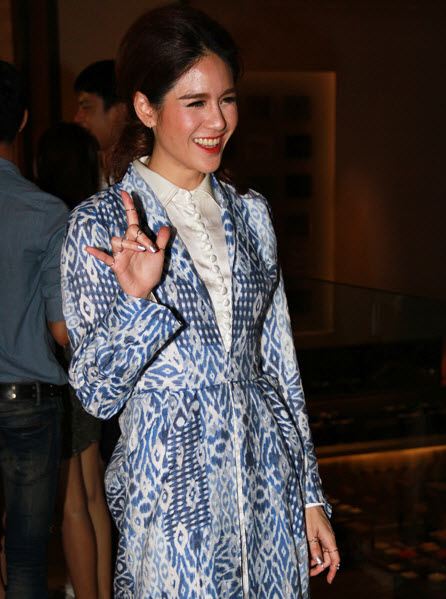 แฟชั่นสุดชิคของเพื่อนดาราคนสนิทงานแต่ง พลอย เต็นท์