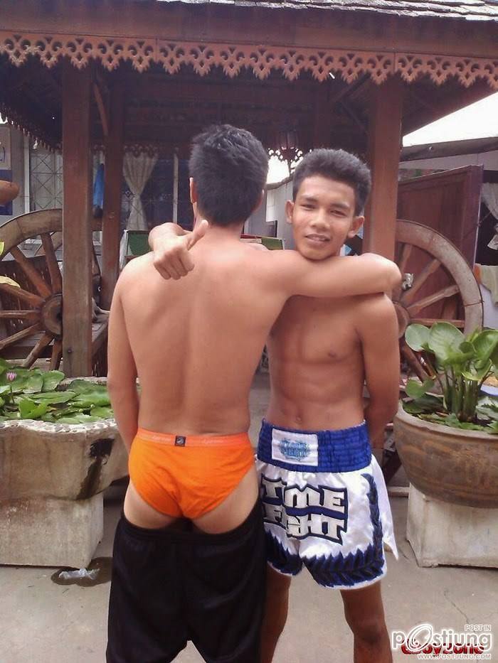 ผู้ชายเล่นกัน
