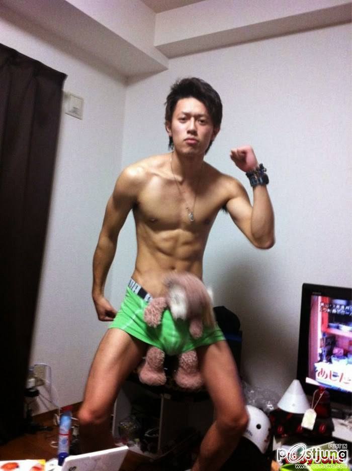 ผู้ชายเล่นกัน