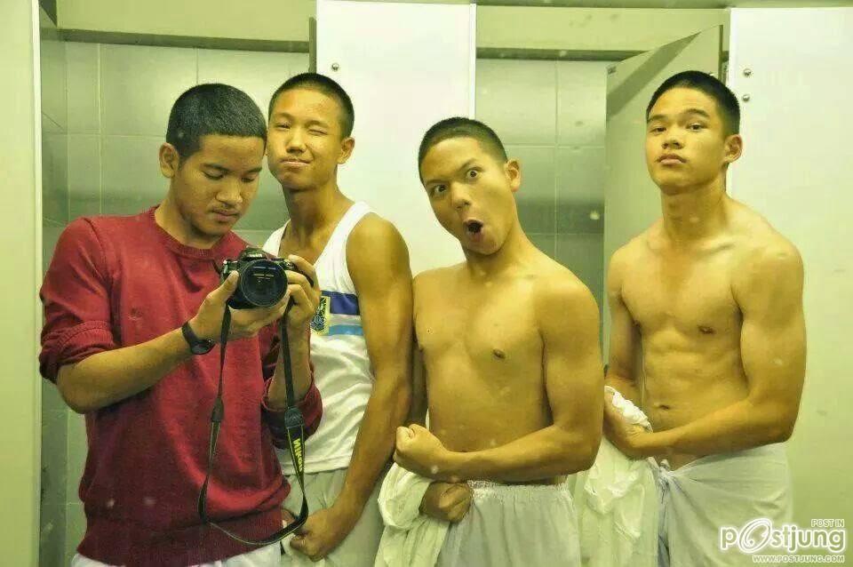 ผู้ชายเล่นกัน