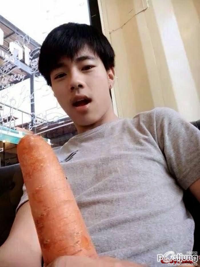 ผู้ชายเล่นกัน