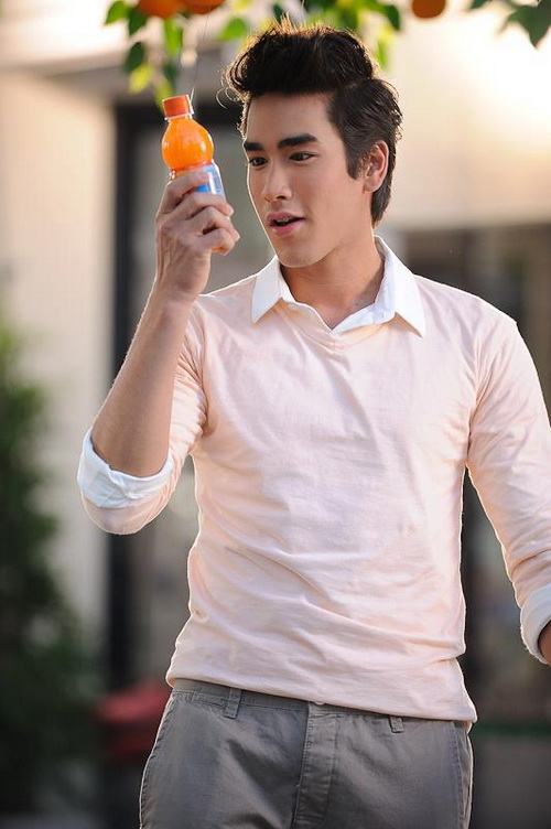 ชาวเน็ตแฉ "ณเดชน์"  ออกอิเวนท์แทบทุกวัน แต่ได้เกียรตินิยม