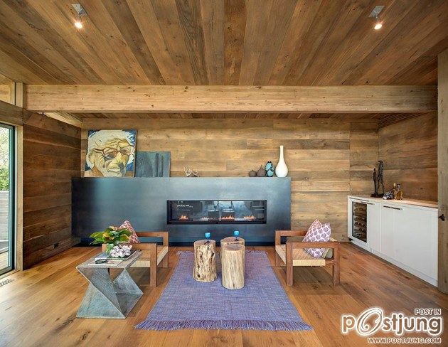 Earthy Timber Clad Interiors vs. Urban Glass Exteriors: Cottage Design by Bates Masi Architects
