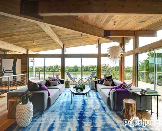 Earthy Timber Clad Interiors vs. Urban Glass Exteriors: Cottage Design by Bates Masi Architects