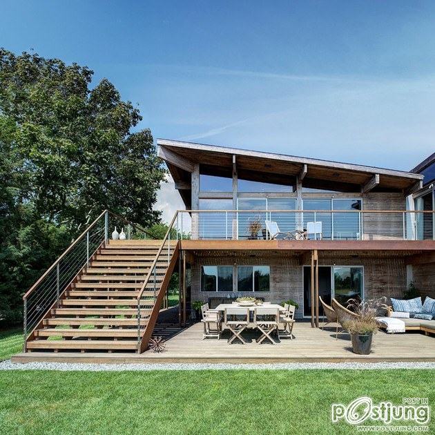 Earthy Timber Clad Interiors vs. Urban Glass Exteriors: Cottage Design by Bates Masi Architects