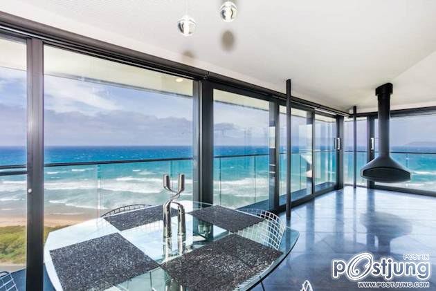 STUNNING ELEVATED BEACH POLE HOME IN AUSTRALIA