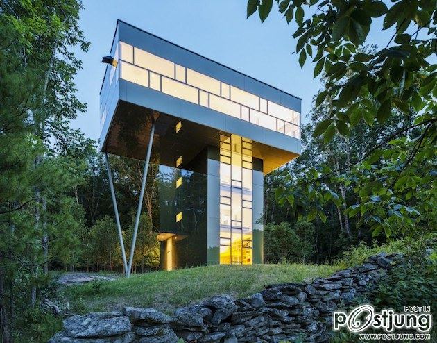 GLASS TOWER HOUSE IN NEW YORK