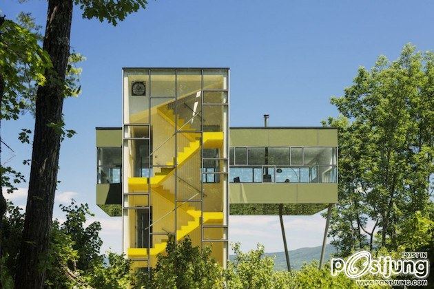 GLASS TOWER HOUSE IN NEW YORK