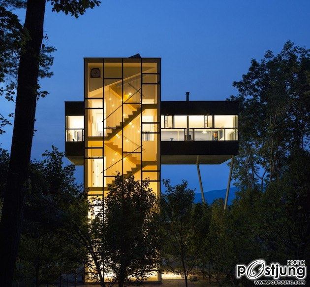 GLASS TOWER HOUSE IN NEW YORK
