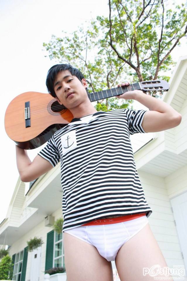หนุ่มตี๋กับกีตาร์