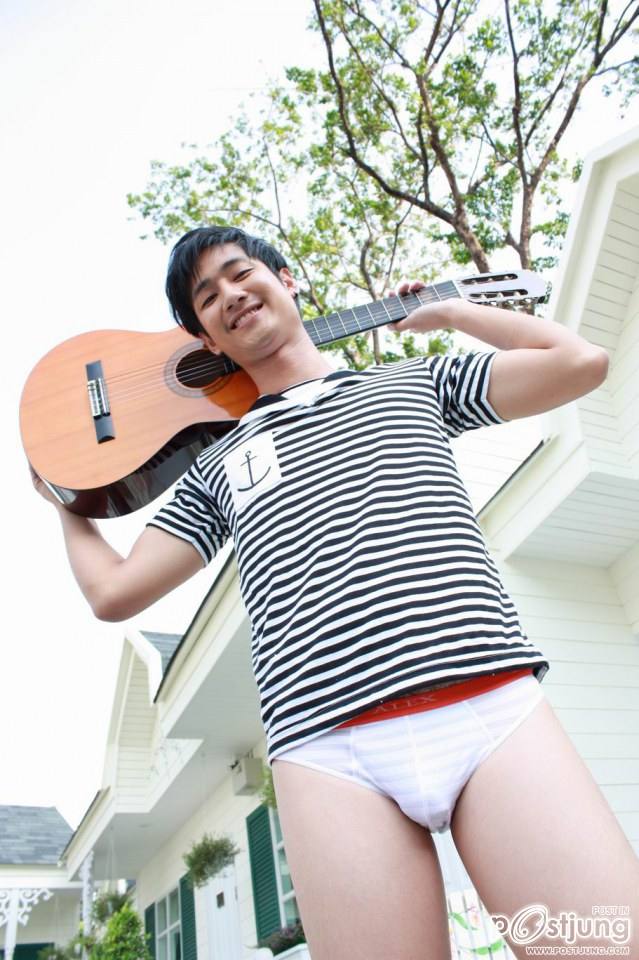 หนุ่มตี๋กับกีตาร์