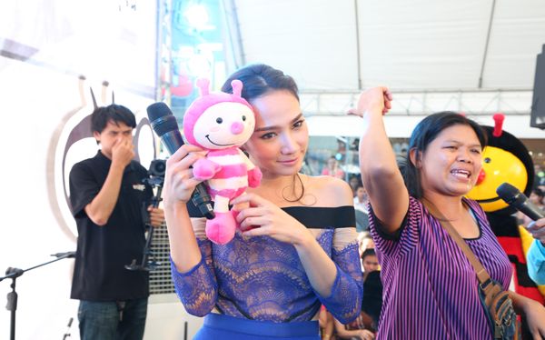 กรี๊ดดดด!! เสาร์ที่ 13 ก.ย 57 นี้ เตรียมพบกับซุปตาร์ห้างเเตก ในงาน TOYOTA BUZZ