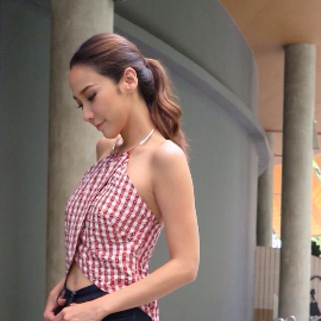 ''ออร่าแรง อ่าเนอะ แต่งเบามาก ๆ ทั้งหน้าทั้งผมทั้งตัว She is so Beautiful ''
