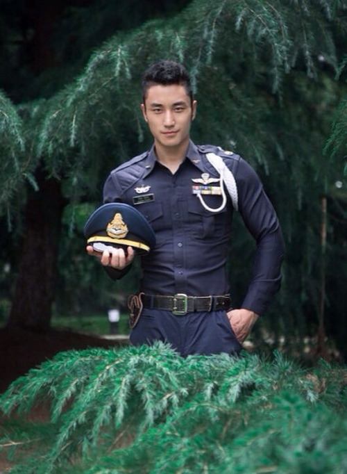 พักสายตากับหนุ่มๆ
