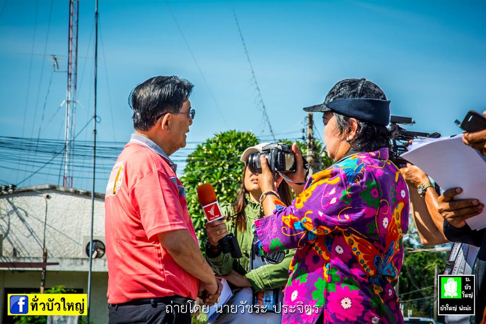 ภาพที่นักข่าวและสื่อมวนชนจากช่องต่างๆ มาทำข่าวที่ บัวใหญ่ เรื่องการจัดตั้งจังหวัดบัวใหญ่ จังหวัดใหม่