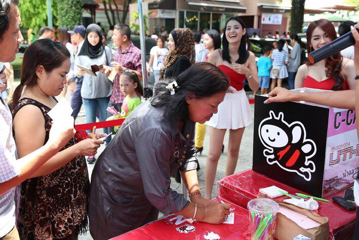 สื่อมวลชนไม่เยอะ คนไม่เยอะห้างไม่เเตก ไม่ใช่ อั้ม พัชราภา นะค้ะขอบอก!!