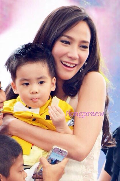 เก็บตกงาน TOYOTA Buzz อั้ม พัชราภา เริดเวอร์ โชว์รูมรถเเทบเเตก!!