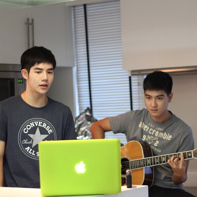 แอบดู ก่อนเข้านอน
