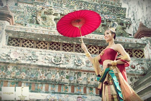 น้องปลา ปรภัสสร ดิษฐ์ดํารง - Miss Grand Thailand 2014 ในชุดประจำชาติผ้าไหมยกดอกสังเวียน ลายพิกุลสมเด