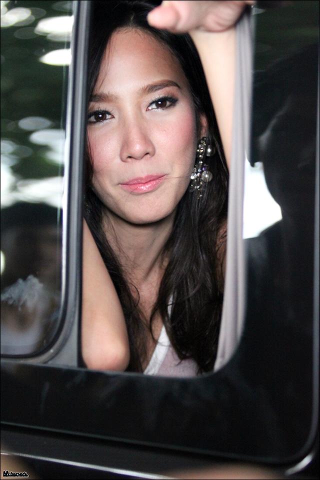 ท่าโบกมือนาง ยิ่งกว่านางงามอีกนะค้ะ!!