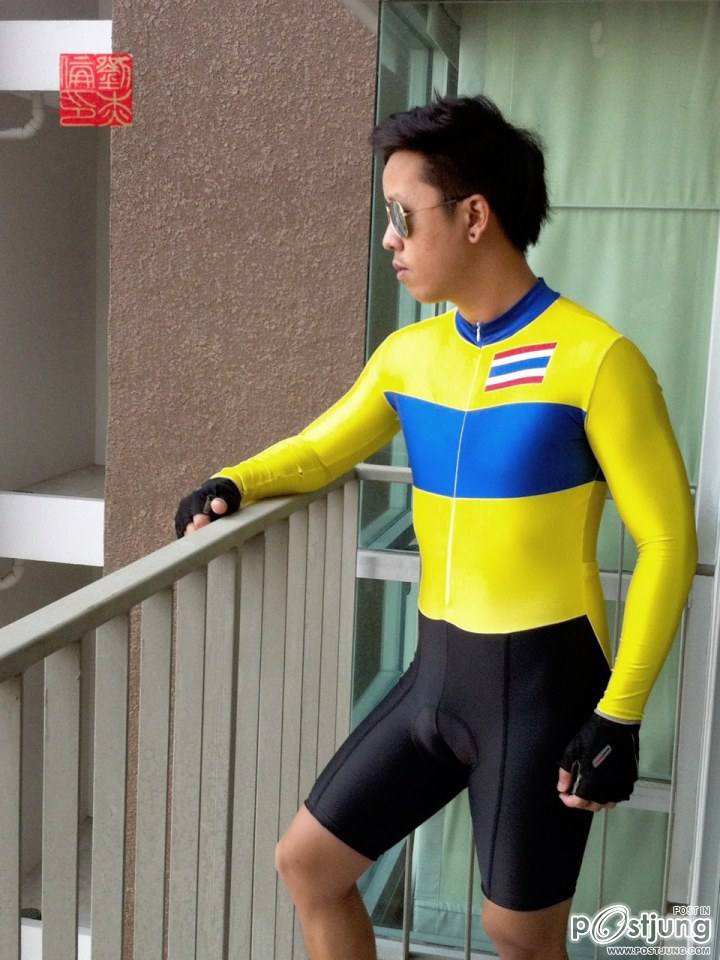 หนุ่มๆกับชุดรัดเป้า