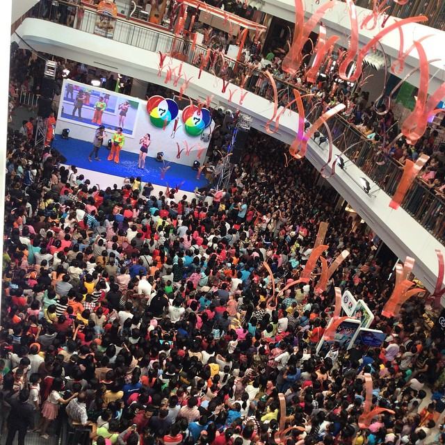 อั้มไม่ต้องไป นักเเสดงช่อง 7 ก็ทำห้างเเตกได้ ในงาน7HDเฟสติวัล สดๆ จ.อุบลราชธานี