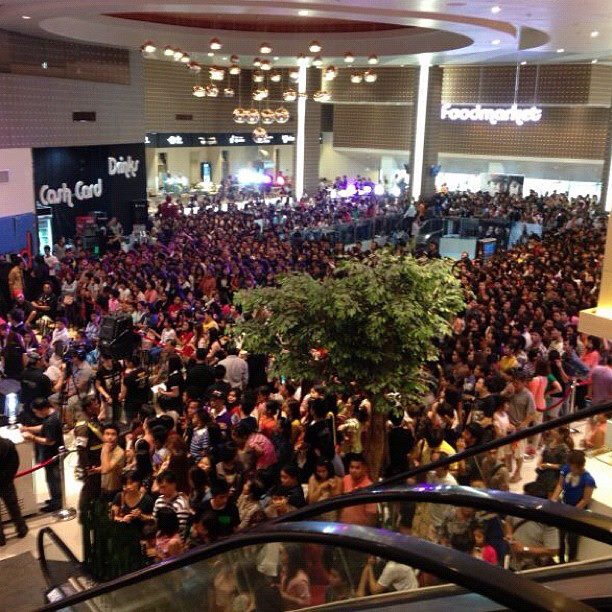 ขนาดสื่อยังลงข่าว >>นางเอกห้างแตก อั้ม พัชราภา คนเดียวเท่านั้น อย่าได้เทียบ!!