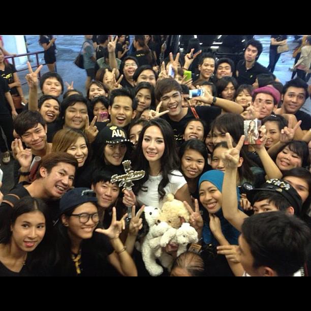 ขนาดสื่อยังลงข่าว >>นางเอกห้างแตก อั้ม พัชราภา คนเดียวเท่านั้น อย่าได้เทียบ!!