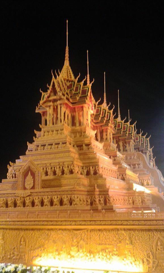 งามเป็นหนึ่งปราสาทผึ้งเมืองสกล