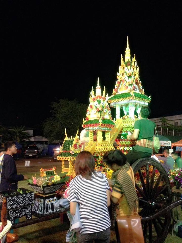 งามเป็นหนึ่งปราสาทผึ้งเมืองสกล