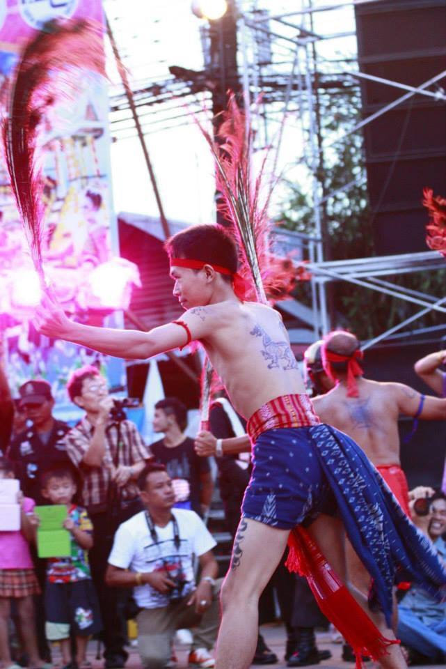 งามเป็นหนึ่งปราสาทผึ้งเมืองสกล