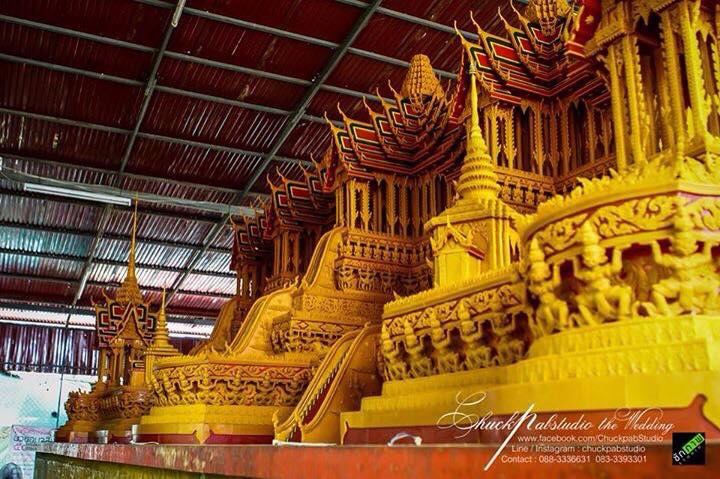 งามเป็นหนึ่งปราสาทผึ้งเมืองสกล