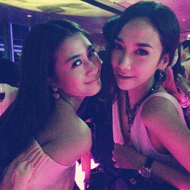 อั้ม พัชราภา นานๆโชว์ที ให้ได้แบบนี้ซิ!! ชุดเบาๆไปงานวันเกิด