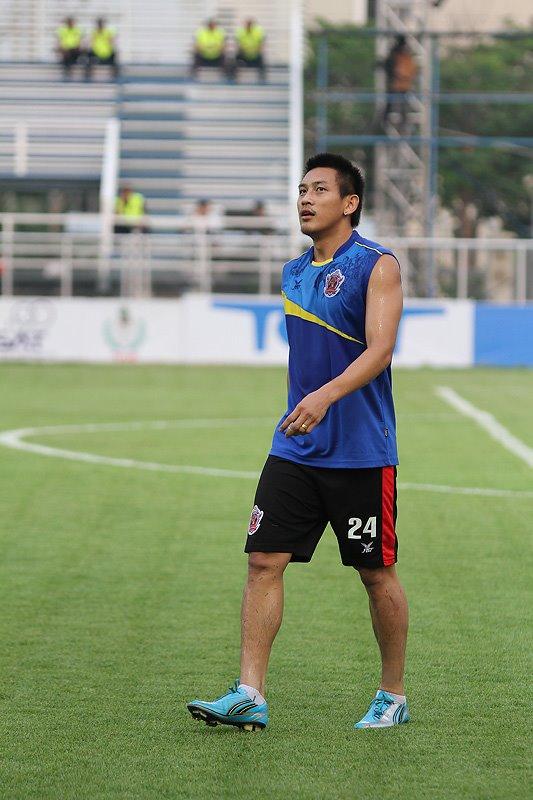 กีรติ เขียวสมบัติ นักบอล