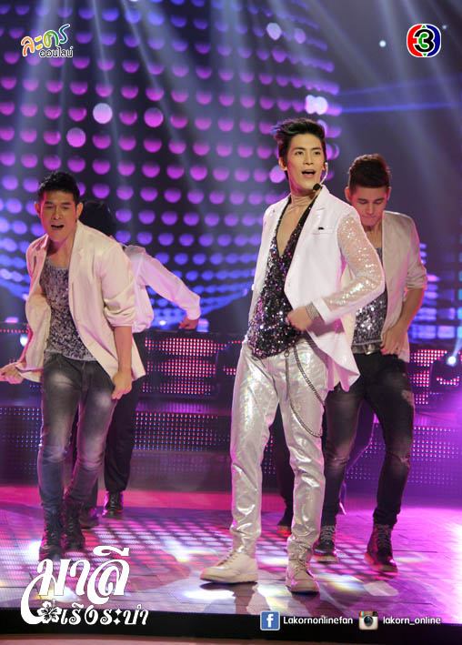 มาลีเริงระบำ ช่อง 3 VS พราว ช่อง 7HD ลงจอพร้อมกันคุณจะดูเรื่องไหน?